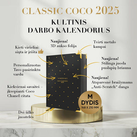 Ikoninis mažas juodas darbo kalendorius Classic Coco 2025 m. (M dydis) su Coco Chanel citatomis – personalizuotas Jūsų vardu! - COCO&CO